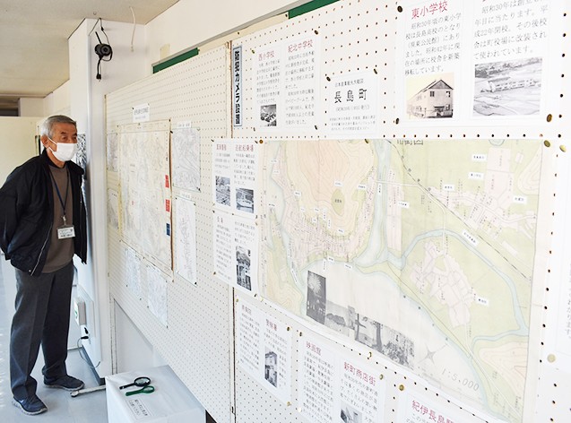 長島の観光地図などが展示されている