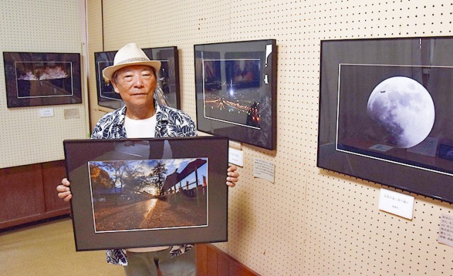 世古さんが撮影した作品が並ぶ