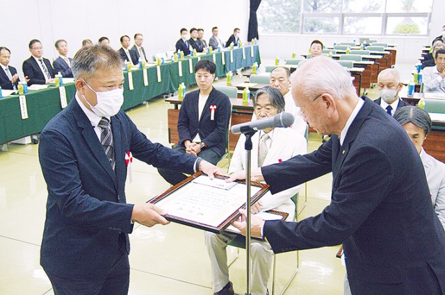 優良事業所・従業員を表彰した