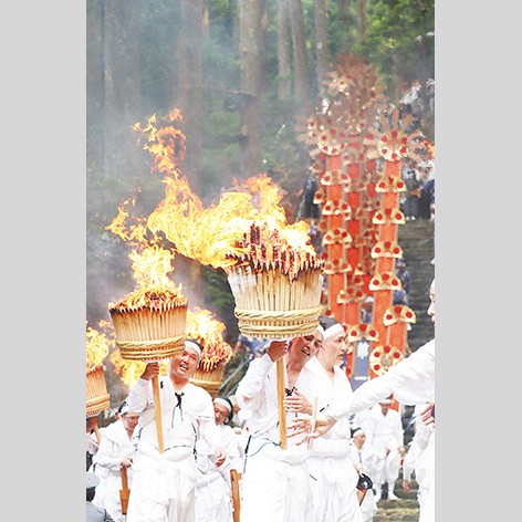 炎の乱舞に熱気 熊野那智大社「那智の扇祭り」 / 太平洋新聞電子版
